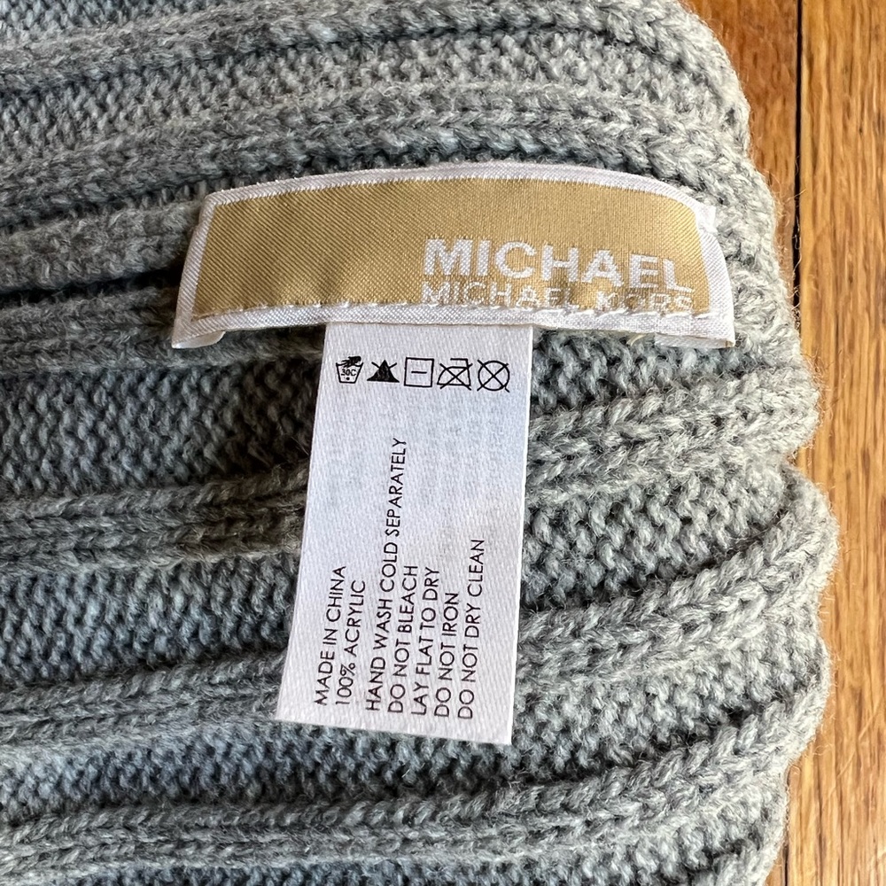 Michael Kors Women’s Beanie - Picture 4 of 4
